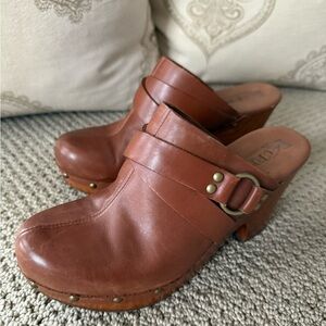 Korks Women’s Leather Clogs in Rich Cognac Brown Size 8